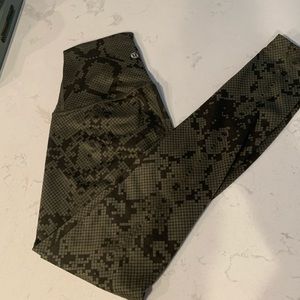 Lululemon Snakeskin WunderUnder Highwaist-sz 2